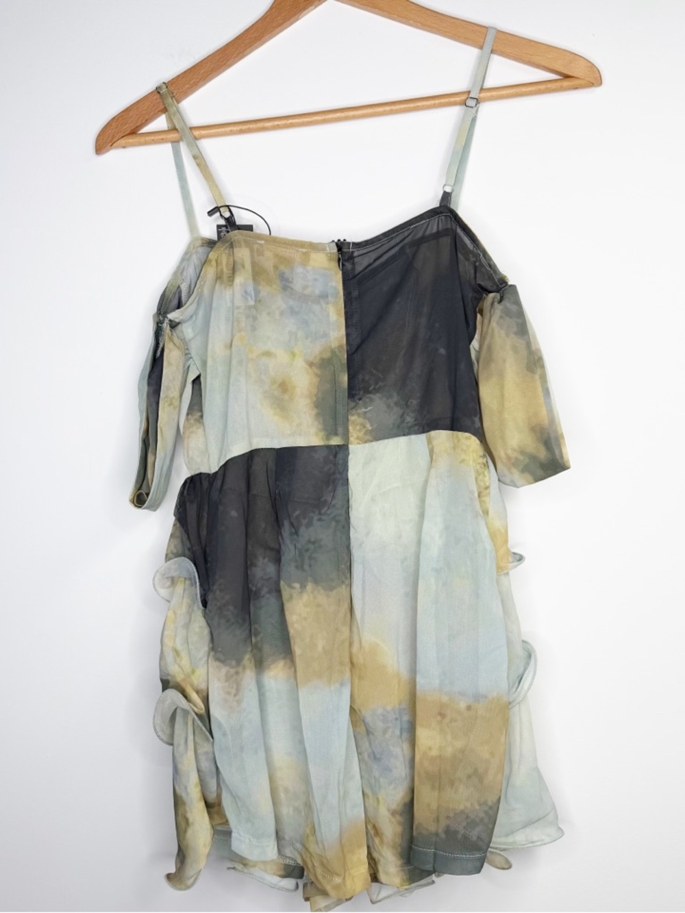 prettylittlething watercolor abstract print chiffon bardot frill detail playsuit - Picture 4 of 6